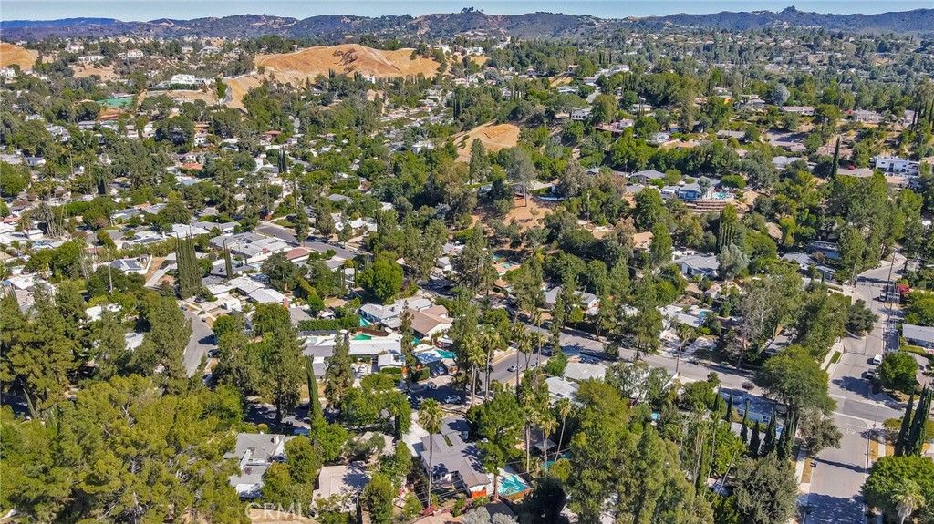 Image 7 of property listing at 4941 Rigoletto Street, Woodland Hills, CA 91364