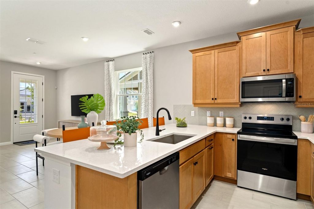 Image 4 of property listing at 10019 GAZEBO ALLEY, Orlando, FL 32832