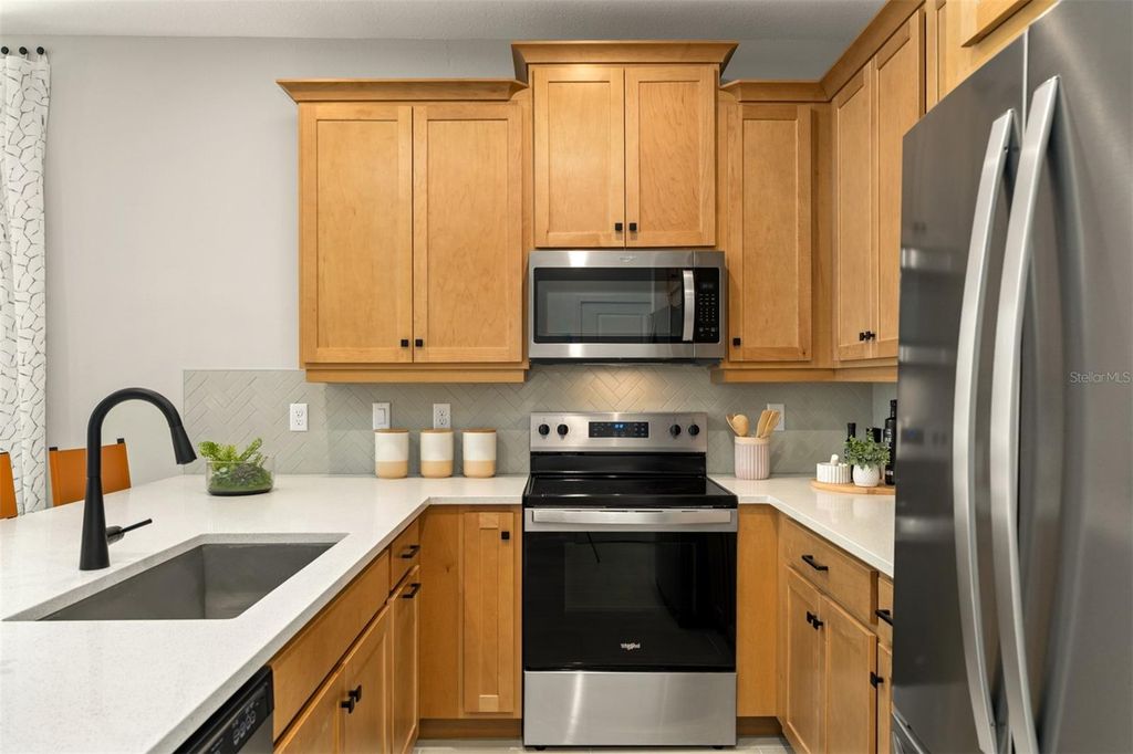 Image 5 of property listing at 10019 GAZEBO ALLEY, Orlando, FL 32832