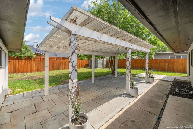315 Ridgehaven Pl, San Antonio, TX 78209