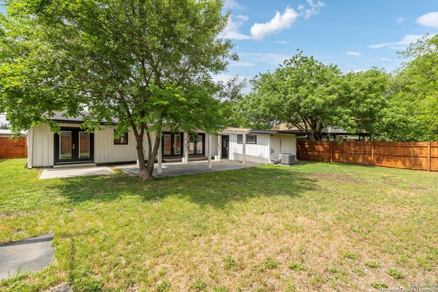 315 Ridgehaven Pl, San Antonio, TX 78209
