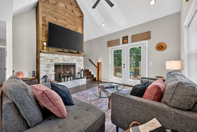 239 Lucille Avenue, Ellijay, GA 30540