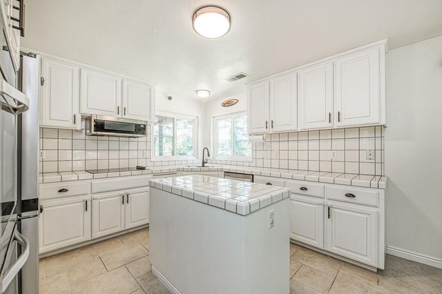 1323 Oak Avenue, Clovis, CA 93611