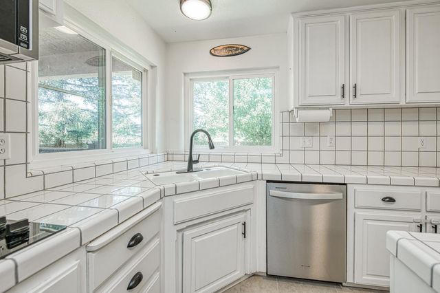 1323 Oak Avenue, Clovis, CA 93611