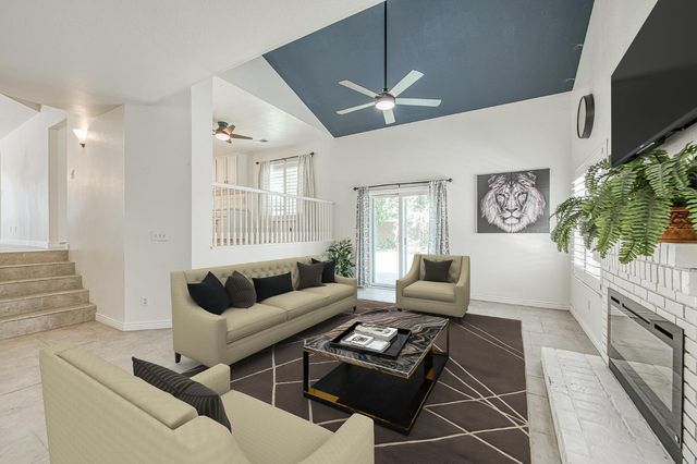 1323 Oak Avenue, Clovis, CA 93611