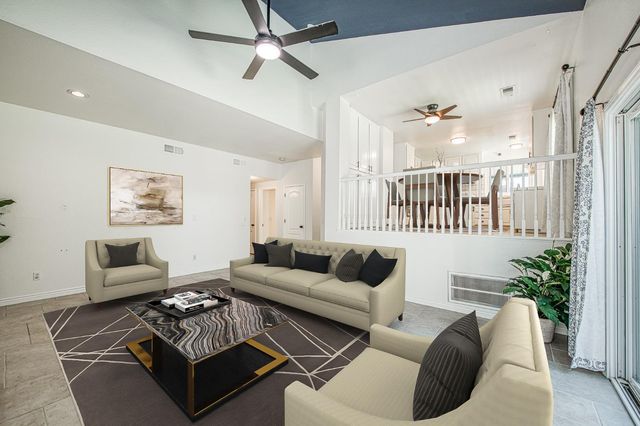 1323 Oak Avenue, Clovis, CA 93611