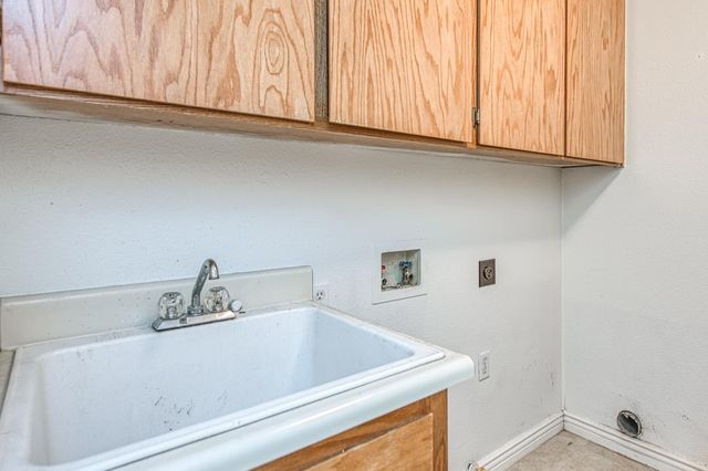 1323 Oak Avenue, Clovis, CA 93611