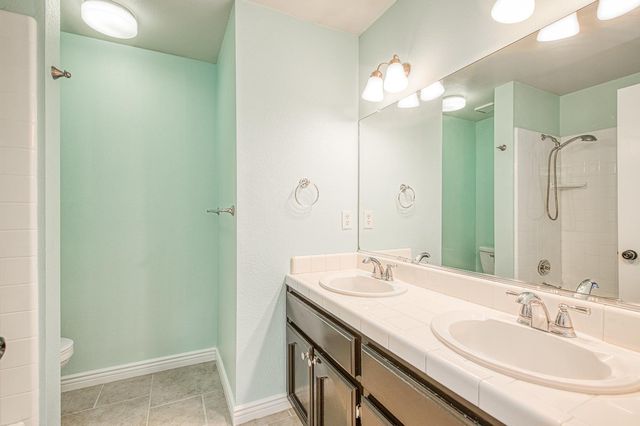 1323 Oak Avenue, Clovis, CA 93611