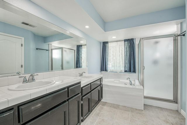 1323 Oak Avenue, Clovis, CA 93611