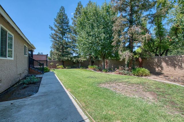 1323 Oak Avenue, Clovis, CA 93611