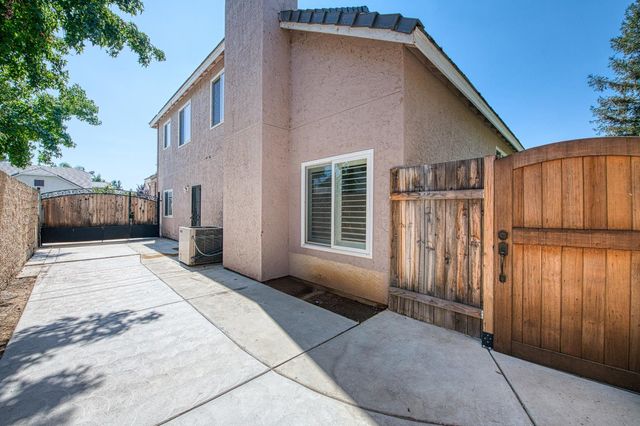 1323 Oak Avenue, Clovis, CA 93611