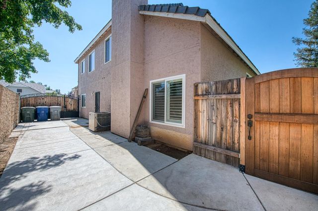 1323 Oak Avenue, Clovis, CA 93611