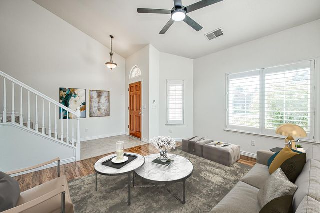 1323 Oak Avenue, Clovis, CA 93611