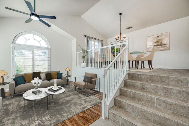 1323 Oak Avenue, Clovis, CA 93611