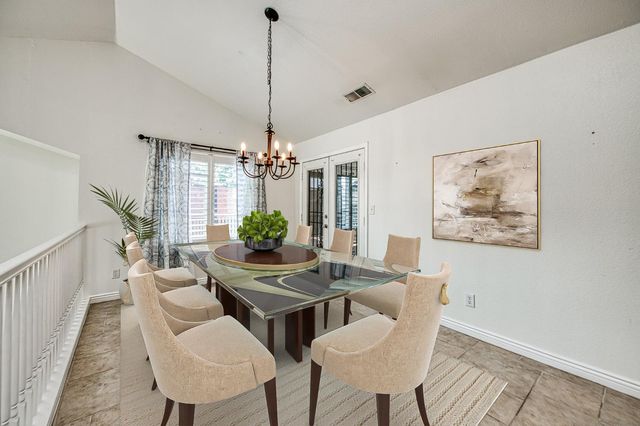 1323 Oak Avenue, Clovis, CA 93611