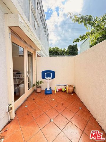 2336 28th Street E, Santa Monica, CA 90405