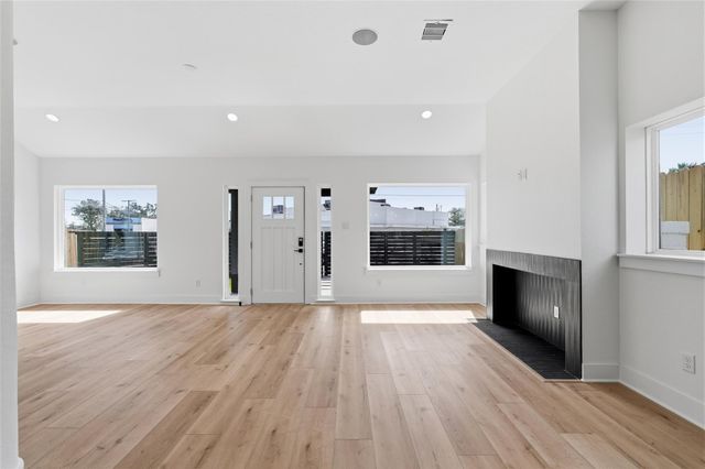 508 Dell Court, Houston, TX 77009