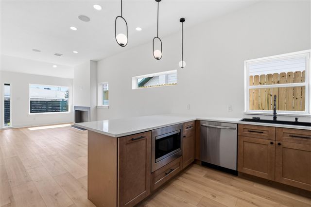 508 Dell Court, Houston, TX 77009