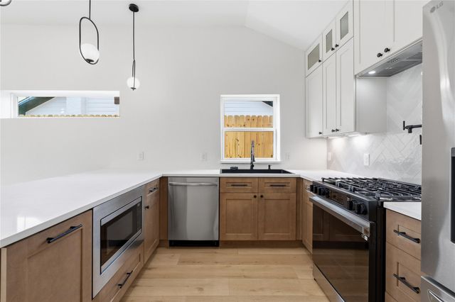 508 Dell Court, Houston, TX 77009