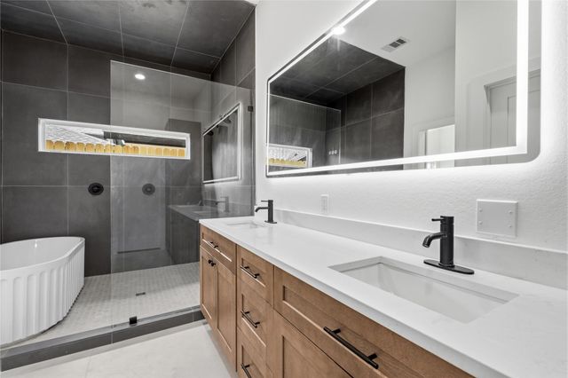 508 Dell Court, Houston, TX 77009