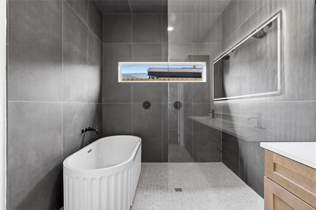 508 Dell Court, Houston, TX 77009