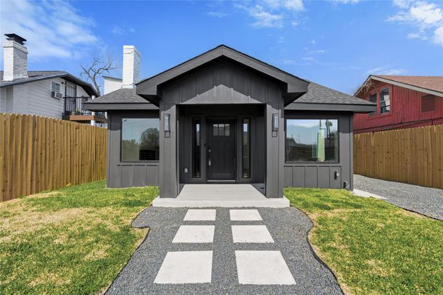 508 Dell Court, Houston, TX 77009