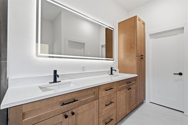 508 Dell Court, Houston, TX 77009