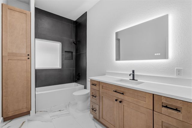 508 Dell Court, Houston, TX 77009