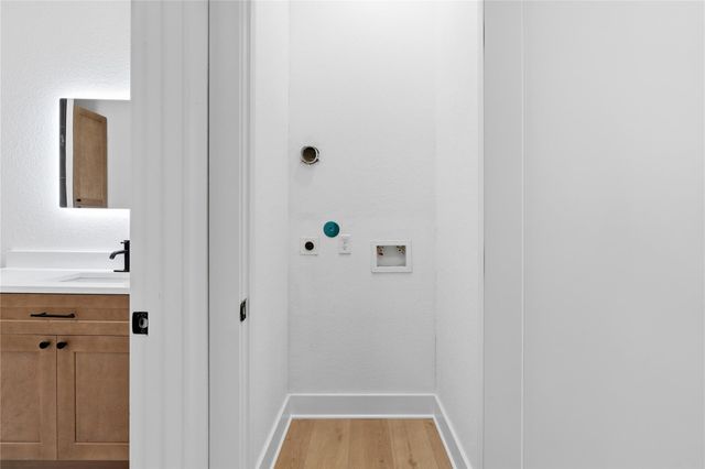 508 Dell Court, Houston, TX 77009