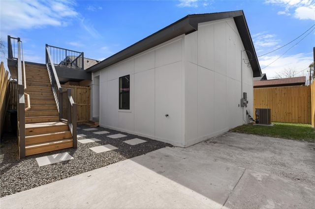 508 Dell Court, Houston, TX 77009