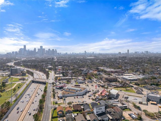 508 Dell Court, Houston, TX 77009
