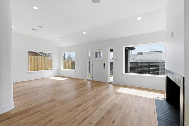 508 Dell Court, Houston, TX 77009