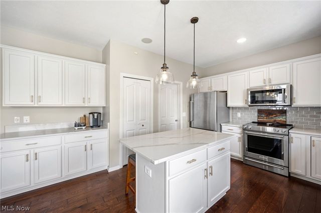 351 Hamilton Drive, Broadview Heights, OH 44147