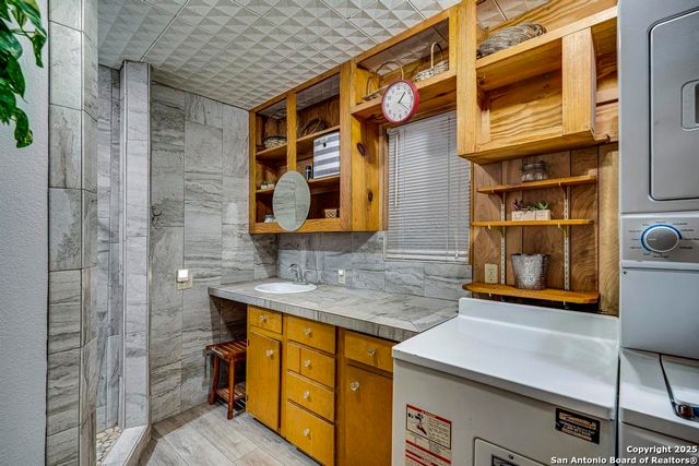 943 Deely Pl, San Antonio, TX 78221