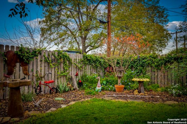 943 Deely Pl, San Antonio, TX 78221