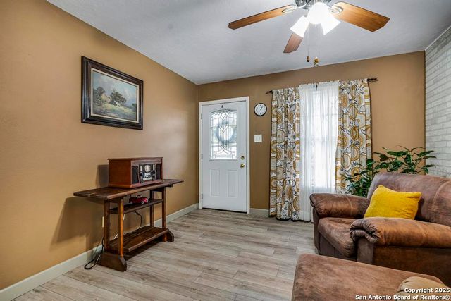 943 Deely Pl, San Antonio, TX 78221