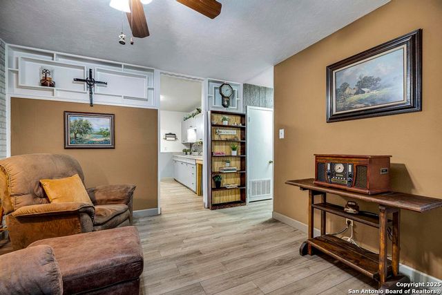 943 Deely Pl, San Antonio, TX 78221