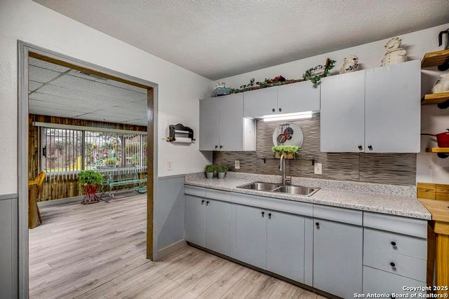 943 Deely Pl, San Antonio, TX 78221