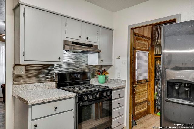 943 Deely Pl, San Antonio, TX 78221