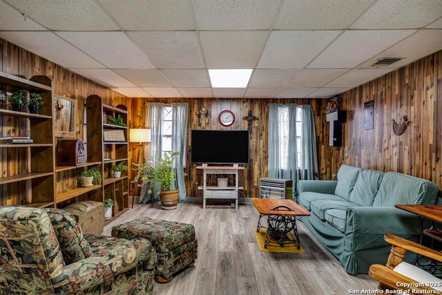 943 Deely Pl, San Antonio, TX 78221