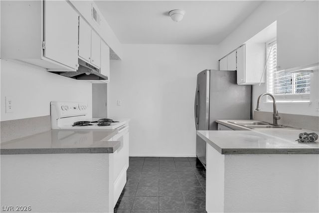 25 Gold Bar Court B, Las Vegas, NV 89110