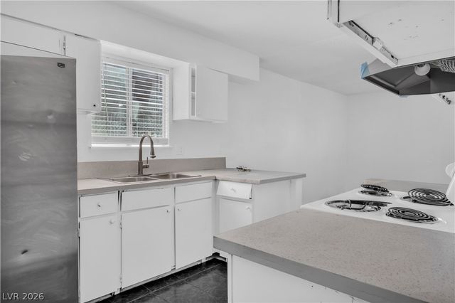 25 Gold Bar Court B, Las Vegas, NV 89110