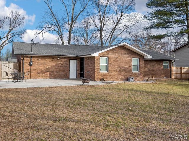 34 Belair Ct Court, Maryville, IL 62062