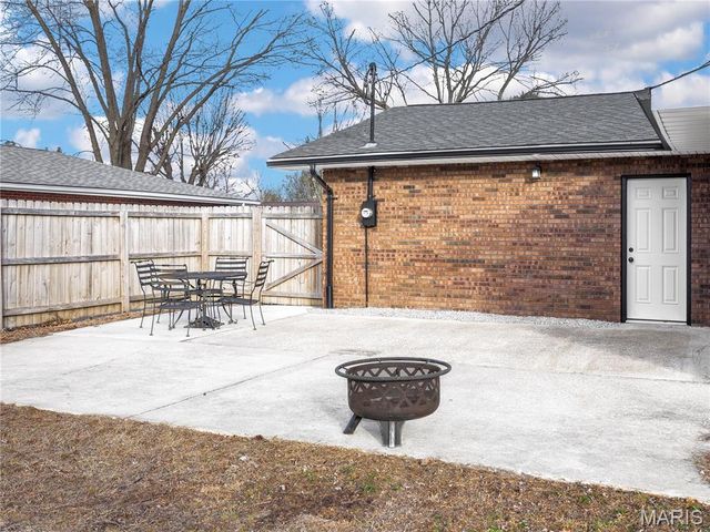 34 Belair Ct Court, Maryville, IL 62062