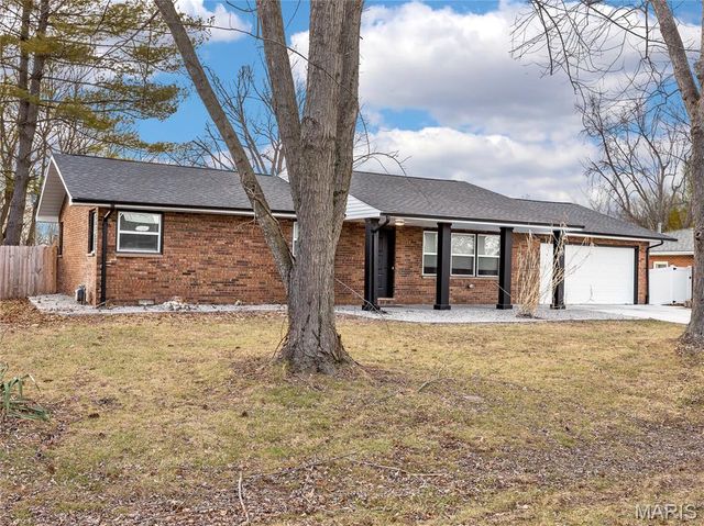 34 Belair Ct Court, Maryville, IL 62062