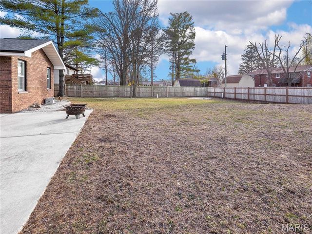 34 Belair Ct Court, Maryville, IL 62062