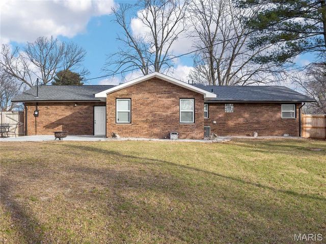 34 Belair Ct Court, Maryville, IL 62062