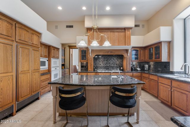 5142 W ARROWHEAD LAKES Drive, Glendale, AZ 85308