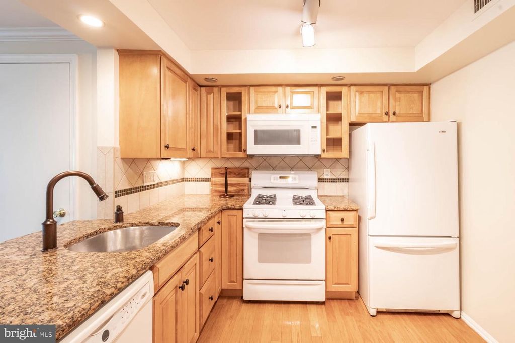 1613 VALLEY GLEN RD #165, Elkins Park, PA 19027