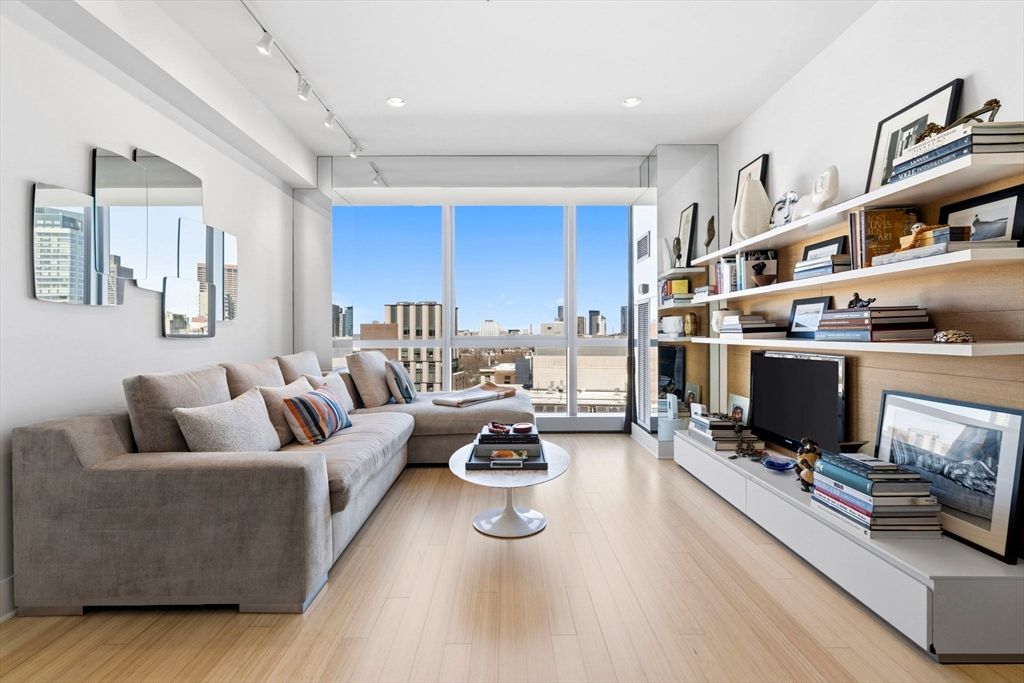 110 Stuart St 17D, Boston, MA 02116